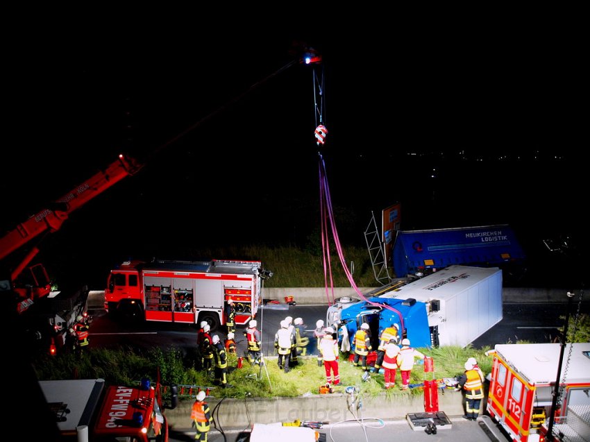 Einsatz BF Koeln PEINGEKLEMMT in Leverkusen P043.JPG